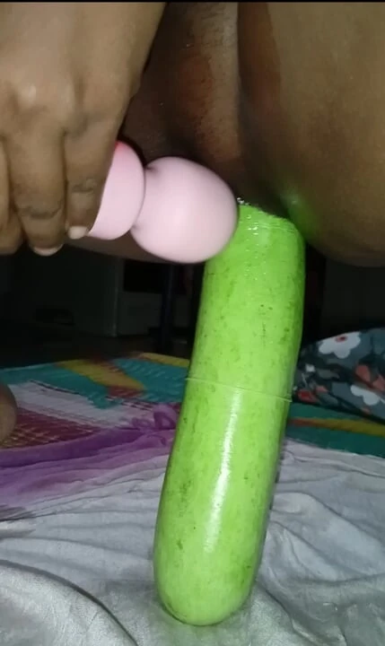Bhabhi Ne chut ko phad Diya louki se