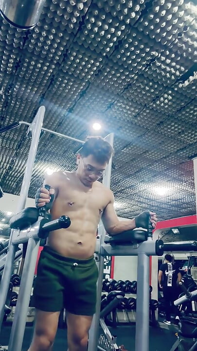 Pinoy Muscle Twink Jerks of After Work Out Incl.nipple Play