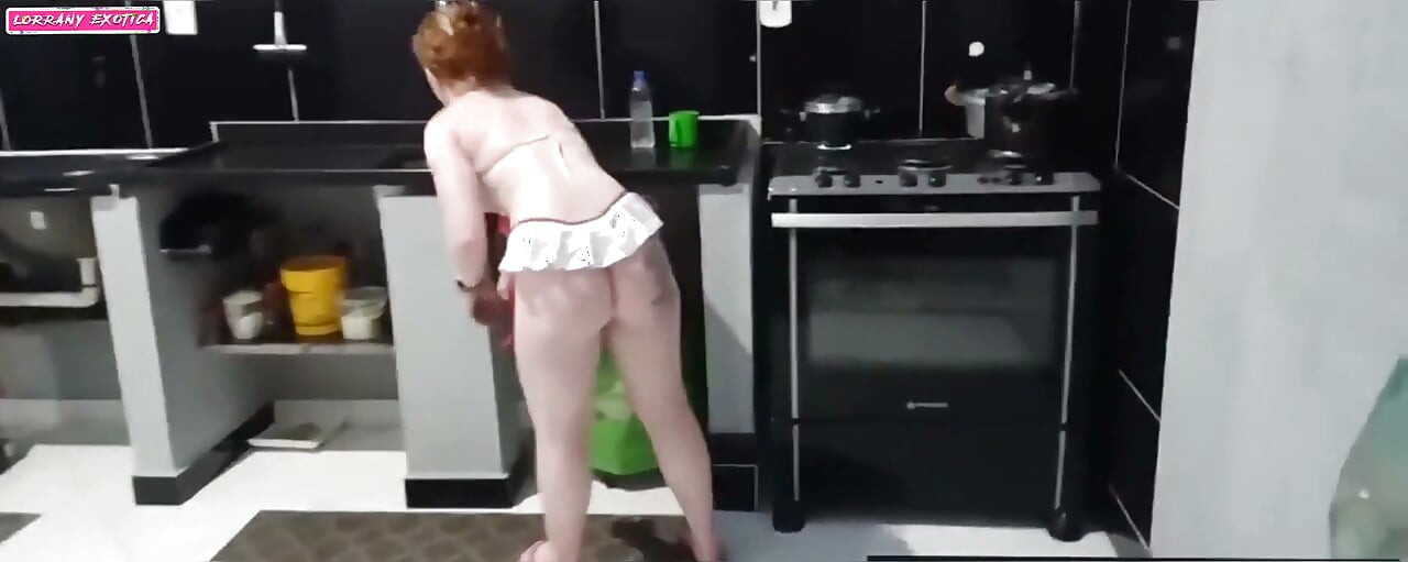 I had sex with a delivery rider and made him fuck me with a lot of sex until he squirted all his sperm on me