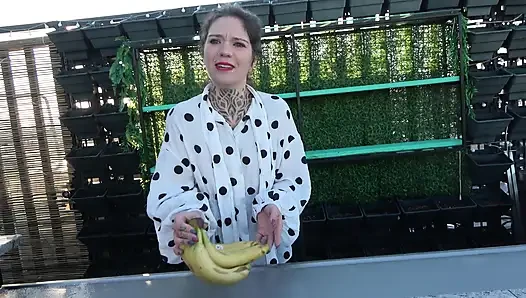 Смело! Минет В Лестничной Клетке!