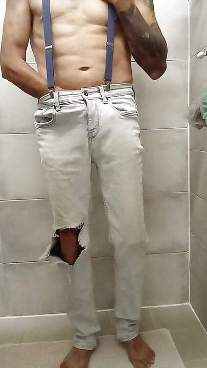 REAL desperation pants pee