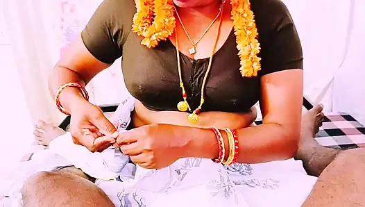 Шелковая тетушка лучше всего делает минет Телугу грязные разговоры.