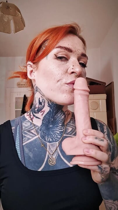 Blowjob on a Realistic Dildo