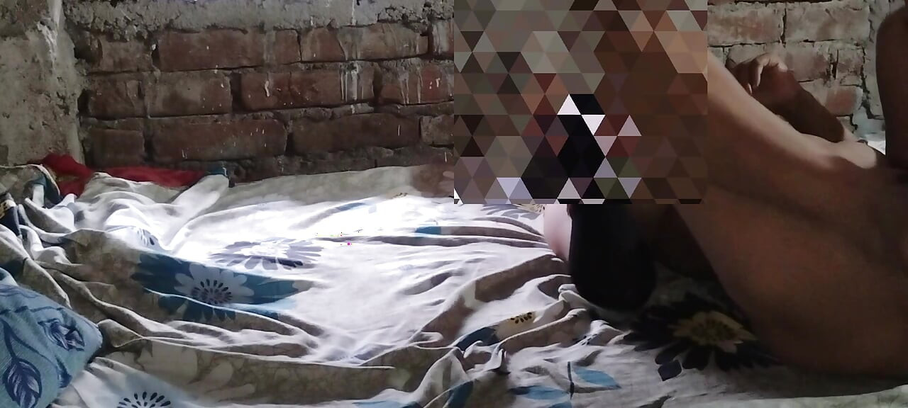Sexy desi bhabhi ko din me thukai