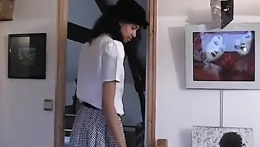 Kirli küçük bir kaltak için ücretsiz konut.