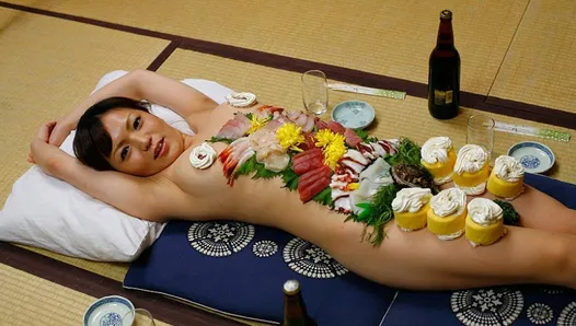 日本gal asuka ayanami是一个食物盘子，无码