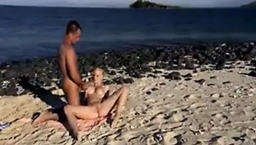 Blonde slut analized on the beach