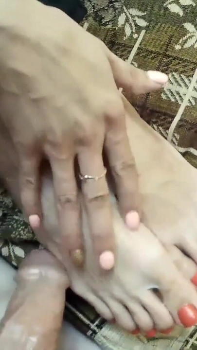 My stepbrother cum on my feet! Real home video | Clip 2