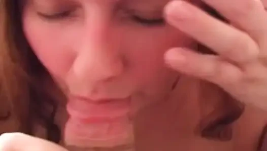 Wifey gibt erstaunlichen tittenjob