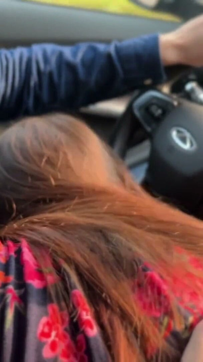 Blowjob di mobil berujung seks dengan cewek cokelat yang ditumpangi. | Klip 1