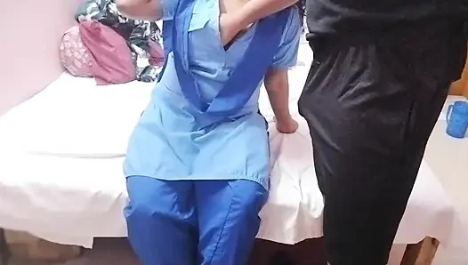 Tombul akrabamı sikiyorumMy Bahbhi'nin sevimli bir üvey kız kardeşi var, kendi evinde yarağımı seviyor