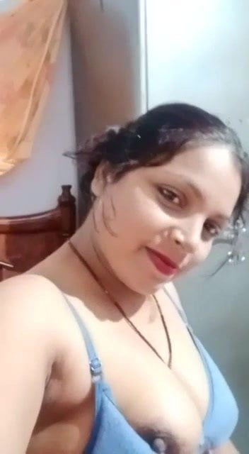 Desi cute Aunty boobshow
