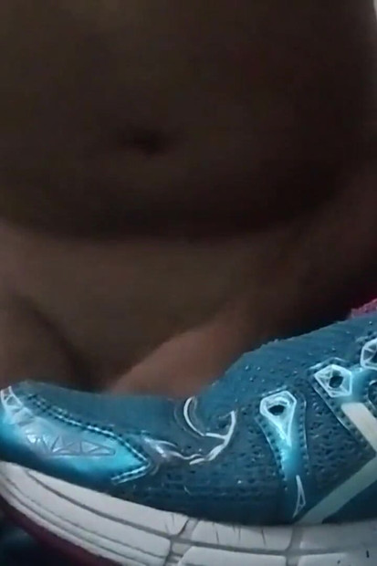 Jebanje u tenisici i svršavanje na Azijke