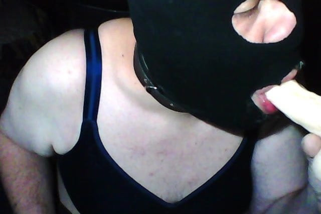 sucking dildo on webcam