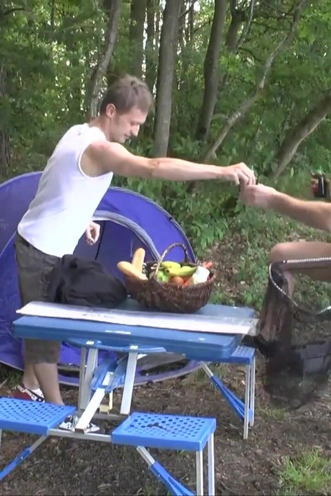 숲속의 핫한 두구멍