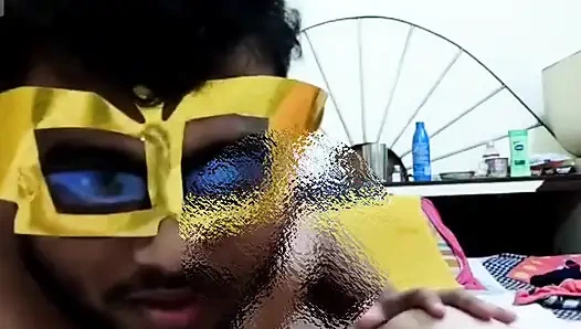 Hintli kız arkadaş göt deliğini yalıyor, domaltarak sert sikiliyor