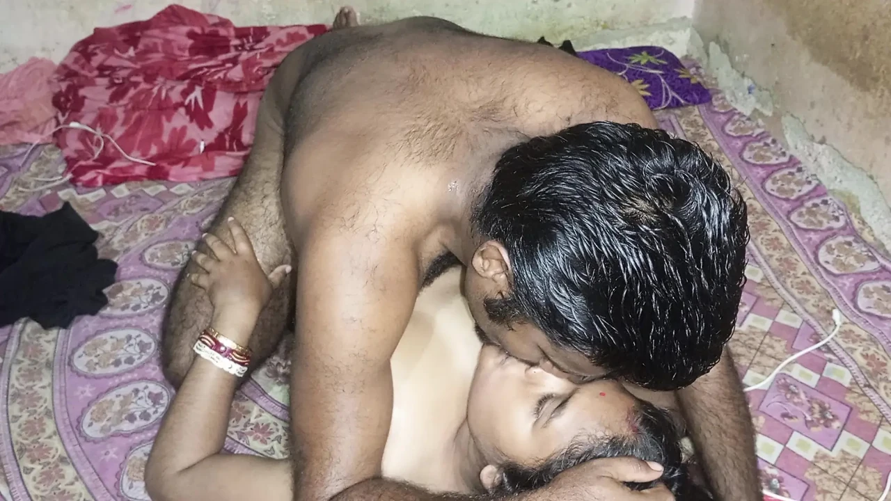 Desi college bhabhi hot boobs suking - unknown girl stops my bike, I take her on my bike and take her home and kiss her boobs.