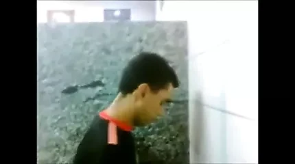 Публичный туалет со спермой