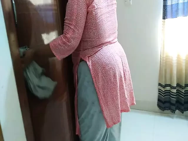 Dost kee badi gand vale maan ko choda jab dost ni ghar par nahi tha - milf big ass & enorma bröst knullar & Cum