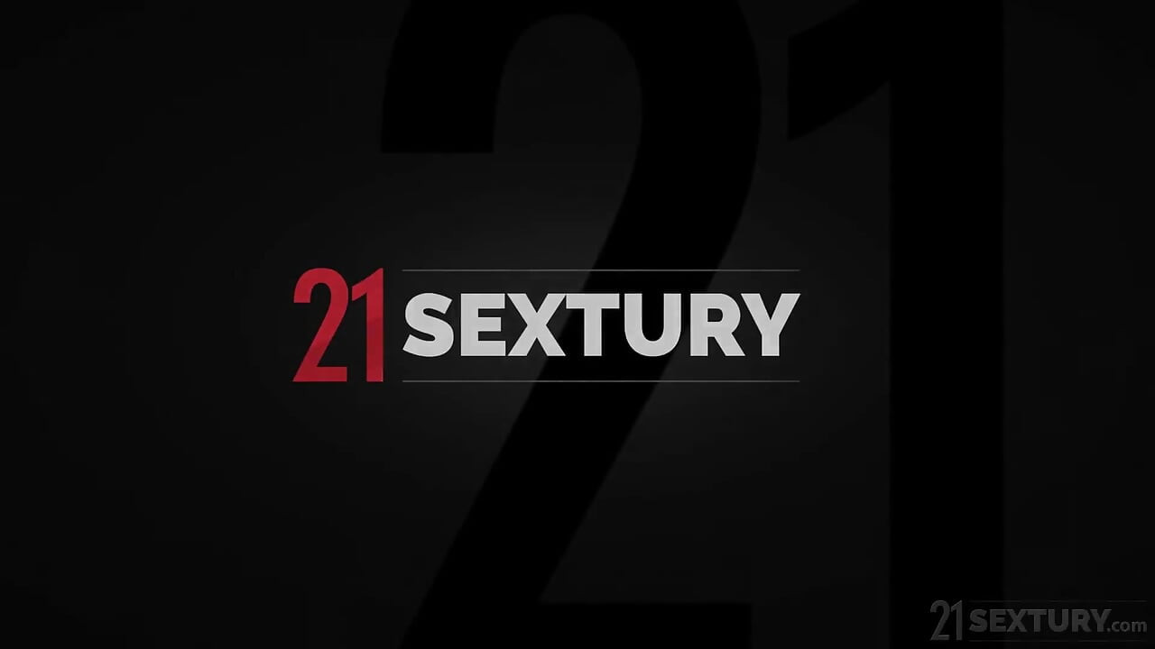 21 Sextury - 性感金髮女郎讓她渴望的屁眼被一根大硬屌取悅