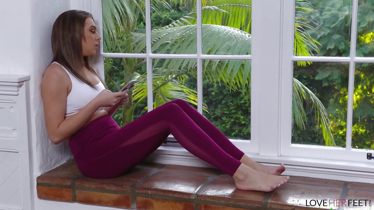 Brunette Tiffany Watson Got Her Sweaty Feet and Pussy Fucked