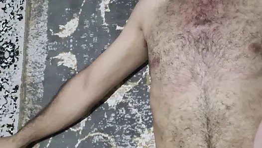 Herrin footjob und ballbusting-sklave zu hause