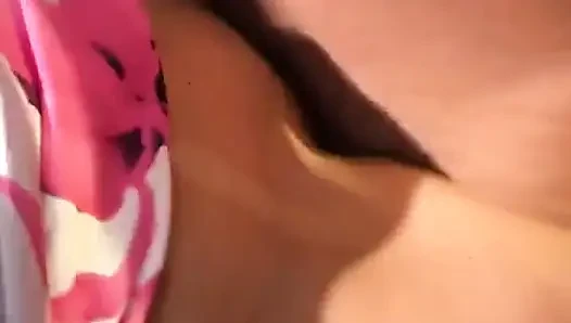 Flotter dreier auf dem tisch in Big sister 1