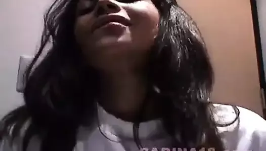 Сексуальная Carina 18 снимает на видео свою мастурбацию в любительском видео