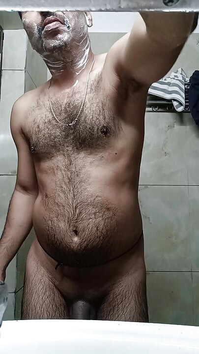 成熟的中年老人和年轻的种族非洲阿拉伯亚洲黑人