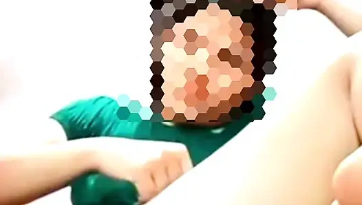 Моя сводная сестра показывает свою киску на видеозвонке