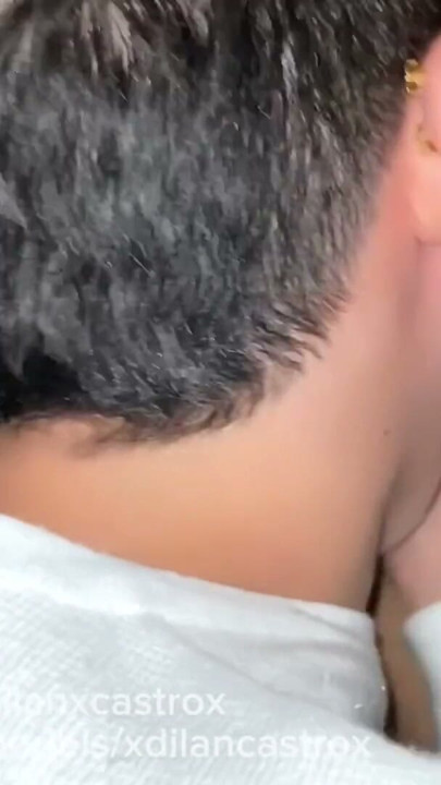 Cruising chupo o cu de um twink gay que conheci na estrada, meto-lhe o dedo no cu e gozo-lhe na boca | Clip 1