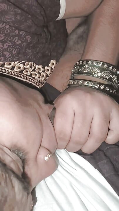 Desi bhabhi die de pik zuigt
