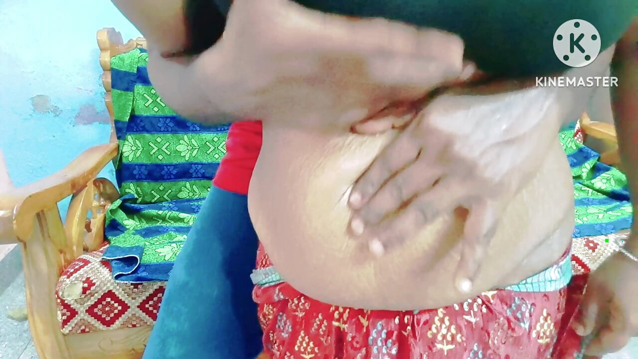 Navel panas makcik jiran dihisap dengan madu oleh budak desi - cakap kotor tamil dengan rintihan kuat