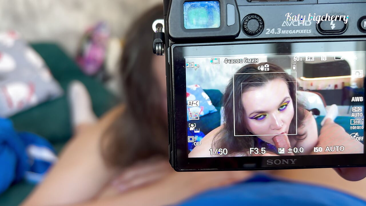 Succhia un fotografo per infastidire il suo ragazzo