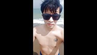 Un adolescent asiatique gay fait des séances dans la nature I