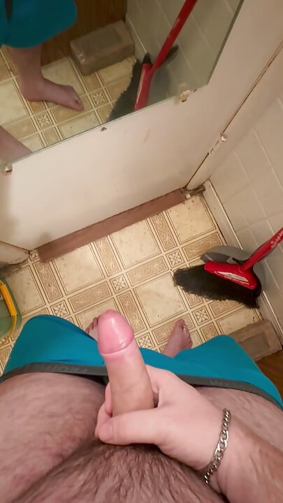 Jerking off in the bathroom mirror