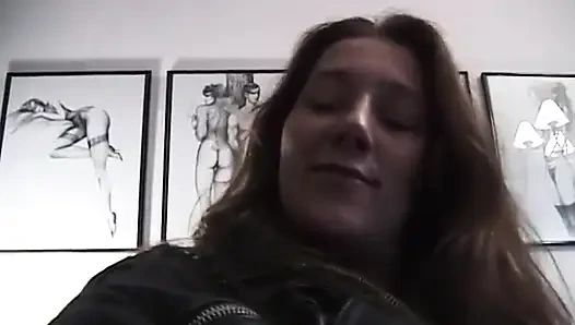 Tante semok lagi muasin memek bejatnya