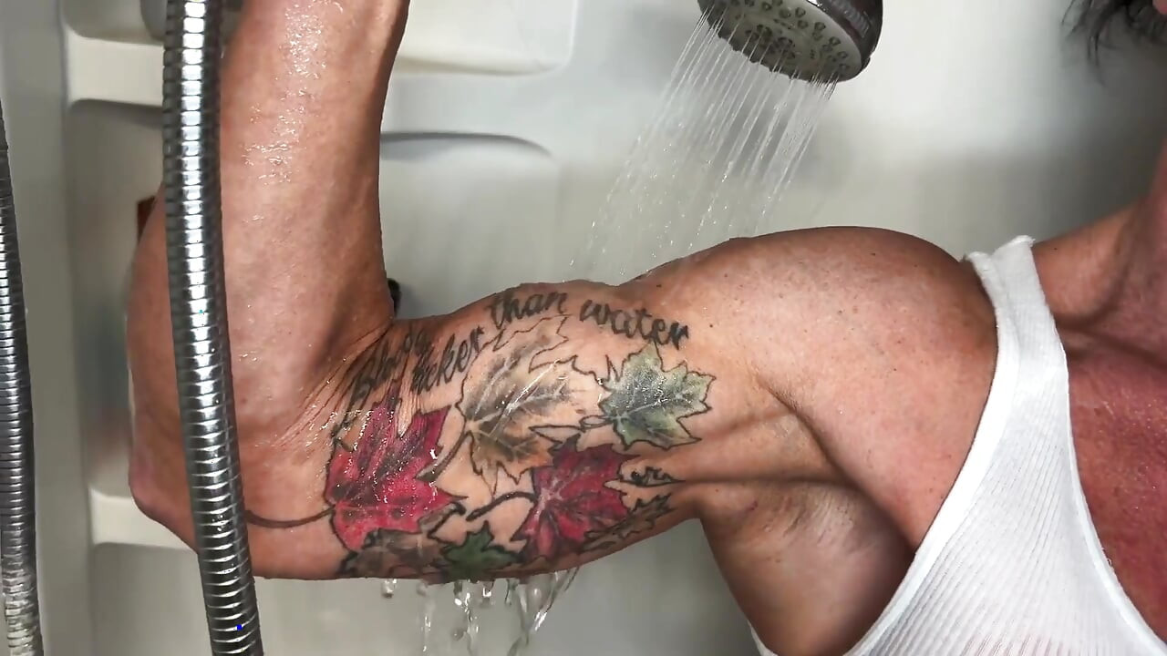 Shower Flex Fantasy: Kandy Flexes and Rips Her Tank Top