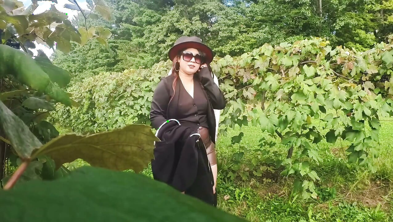 Picking Grapes Then Stepdaddy Pop Her Grape on the Vine Tree