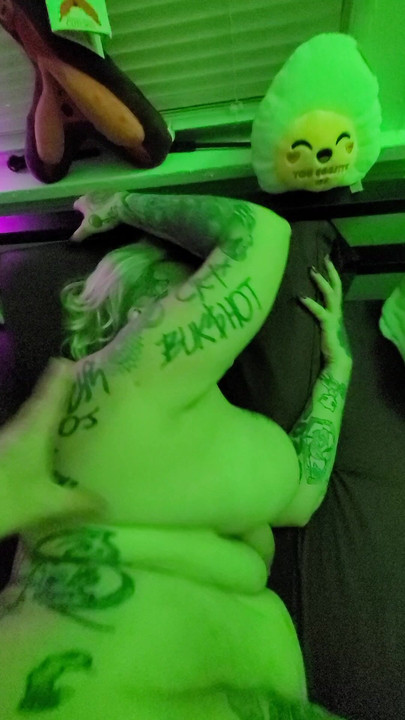 Seks sa teško tetoviranom ženom!