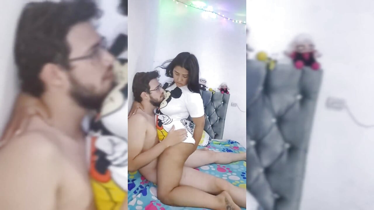 큰 엉덩이로 존나 핫한 이웃 따먹기 - 17부