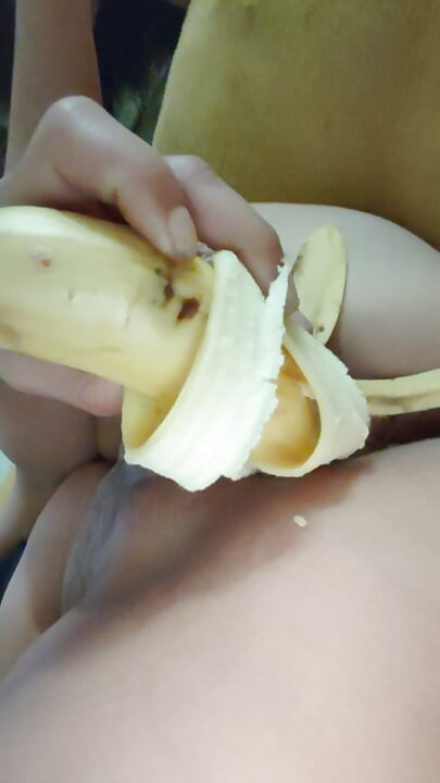 I pleasure myself with a banana