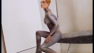 Jeri ryan - 1997年为星际迷航拍摄的银色紧身连衣裤