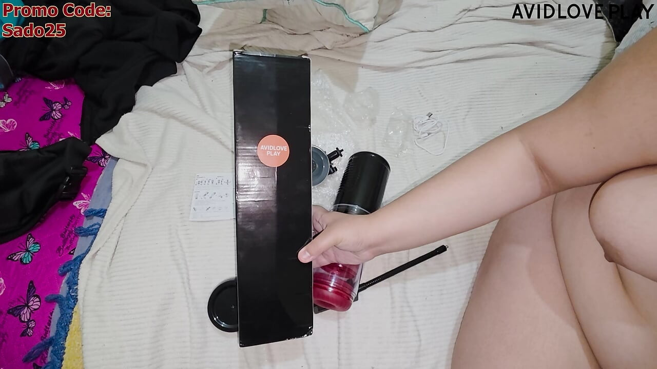 This 4D Auto Male Masturbator from brand AVIDLOVEPLAY makes me cum on her face