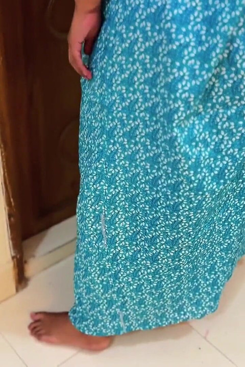 แม่บ้านมุสลิมอาหรับตูดใหญ่ทําความสะอาดห้องของฉันจากนั้นฉันเห็นตูดใหญ่เปลือยโป๊ของเธอและเริ่มใช้มือ