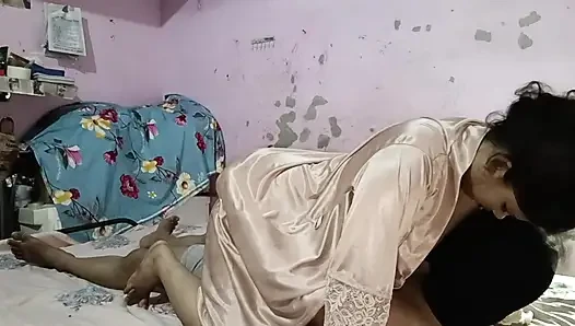 Üvey kız kardeş diyor ki, artık göğüslerime boşalabilirsin, ama sonra içine boşalmanı istiyorum! Hintçe