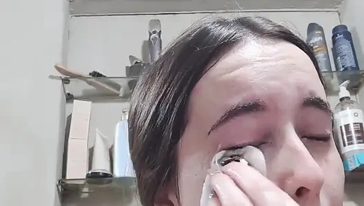 Soyunuyor, ayakkabılarımı çıkarıyor, makyajımı çıkarıyor, yatacak her şey. Sweet Dreams My Loves