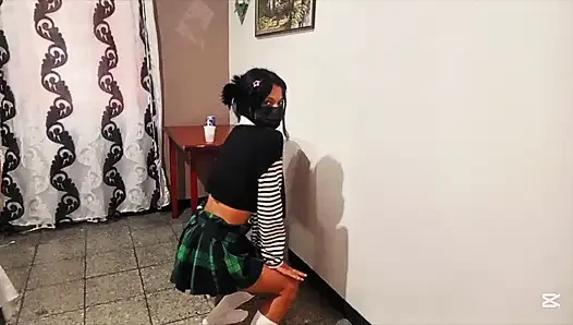 Schulmädchen macht nach der schule party mit dem lehrer