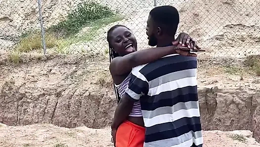 МОЛОДЫЕ 19-ЛЕТНИЕ НИГЕРИЙСКИЕ ДЕВУШКИ И ПАРЕНЬКИ ИДУТ ТРАХАТЬСЯ