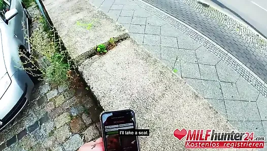 Orta yaşlı seksi kadın avcısı mia sakso çekiyor ve açgözlü ağzına boşalıyor!